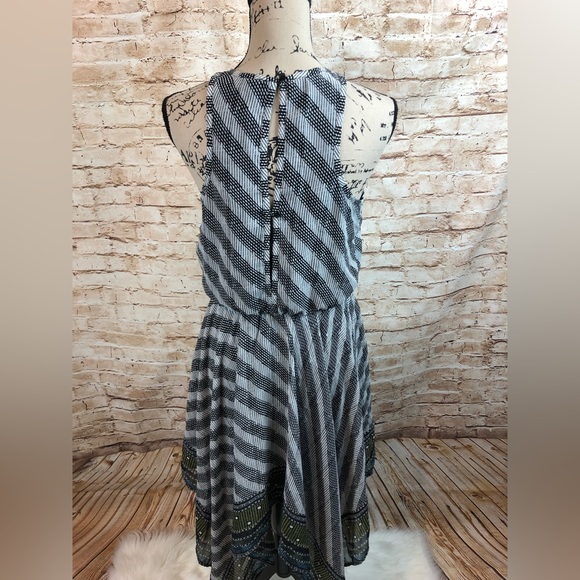 Ecote’ Handkerchief Hem Sleeveless Dress Medium - Picture 7 of 7